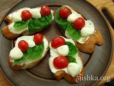 Брускетты с моцареллой и помидорами. Пошаговый фоторецепт.