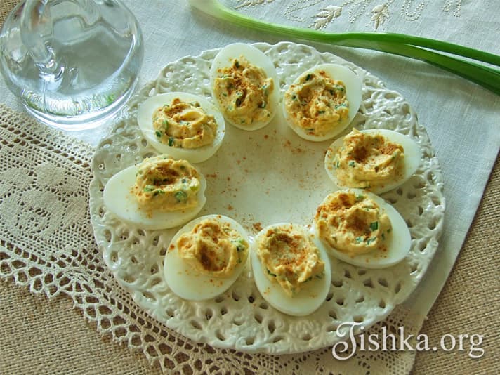 Фаршированные яйца (deviled eggs)