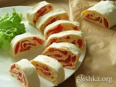 Рулет из лаваша с сыром и помидорами. Пошаговый фоторецепт.