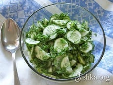 Салат из огурцов с чесноком. Пошаговый фоторецепт.