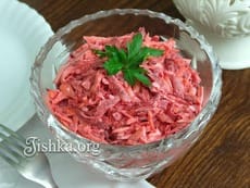 Салат из сырой свеклы и моркови с сырком. Пошаговый фоторецепт.
