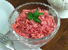 Салат из сырой свеклы и моркови с сырком. Пошаговый фоторецепт.