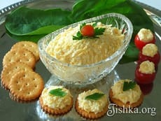Салат с сыром и чесноком. Пошаговый фоторецепт.