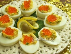 Фаршированные яйца с красной икрой. Пошаговый фоторецепт.